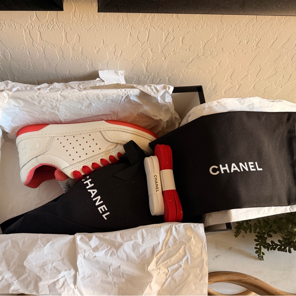 CHANEL Grained Calfskin Fabric Womens Logo Sneakers 39 White Red - Picture 11 of 15